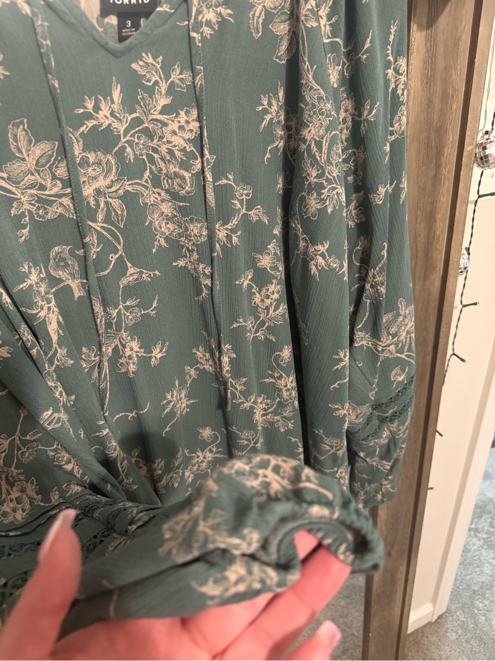 torrid Forest Green Floral Peasant Blouse - Picture 3 of 3